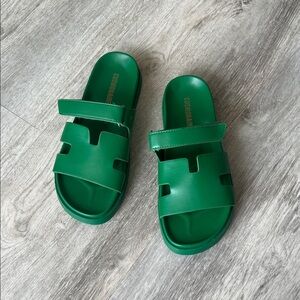 NWOT Green women’s slip on Sandals